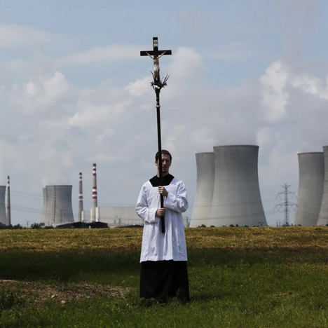 The Cross-Gate by Ivo Pavlik