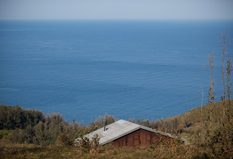 Prefab House in Cedeira by MYCC