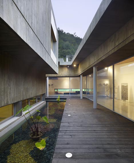 Cement Visitors Center by BCHO