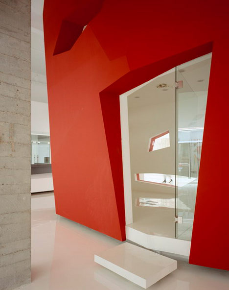 A Red Object by 3GATTI Architecture Studio