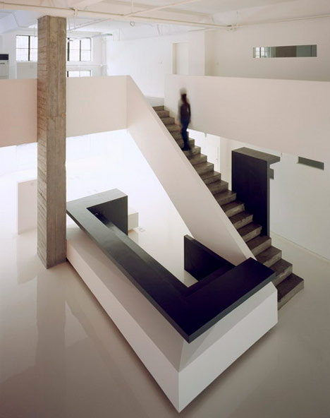 A Red Object by 3GATTI Architecture Studio