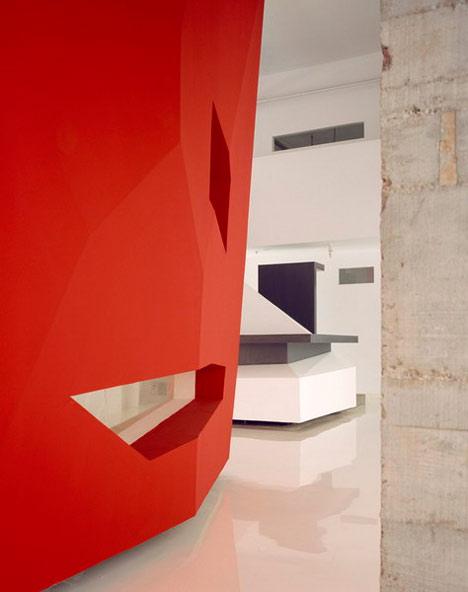 A Red Object by 3GATTI Architecture Studio
