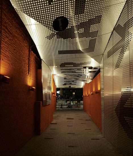 Pedestrian Crossing by Atelier 9.81