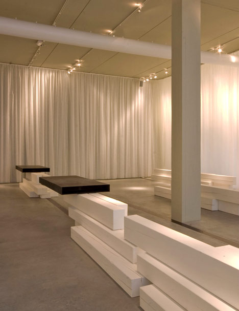 Art Gallery Showroom by Antonio Ravalli Architetti