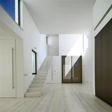 House in Meco by Jorge Mealha Arquitecto