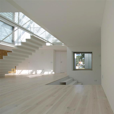 House in Meco by Jorge Mealha Arquitecto