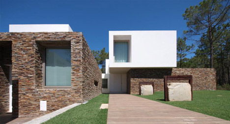 House in Meco by Jorge Mealha Arquitecto
