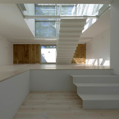 House in Meco by Jorge Mealha Arquitecto