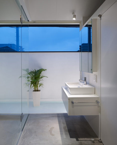 Ogaki House by Katsutoshi Sasaki and Associates