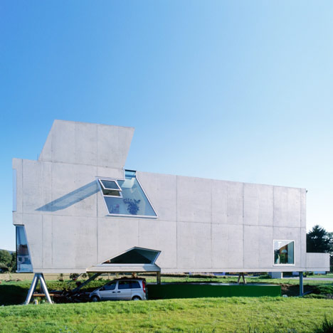 Single Family House St Joseph by Wolfgang Tschapeller Architekt