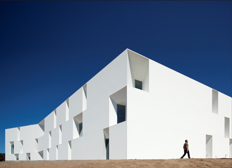 House for elderly people by Aires Mateus Arquitectos