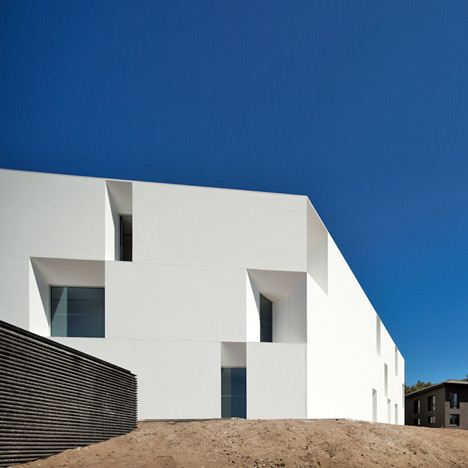 House for elderly people by Aires Mateus Arquitectos