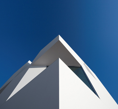 House for elderly people by Aires Mateus Arquitectos